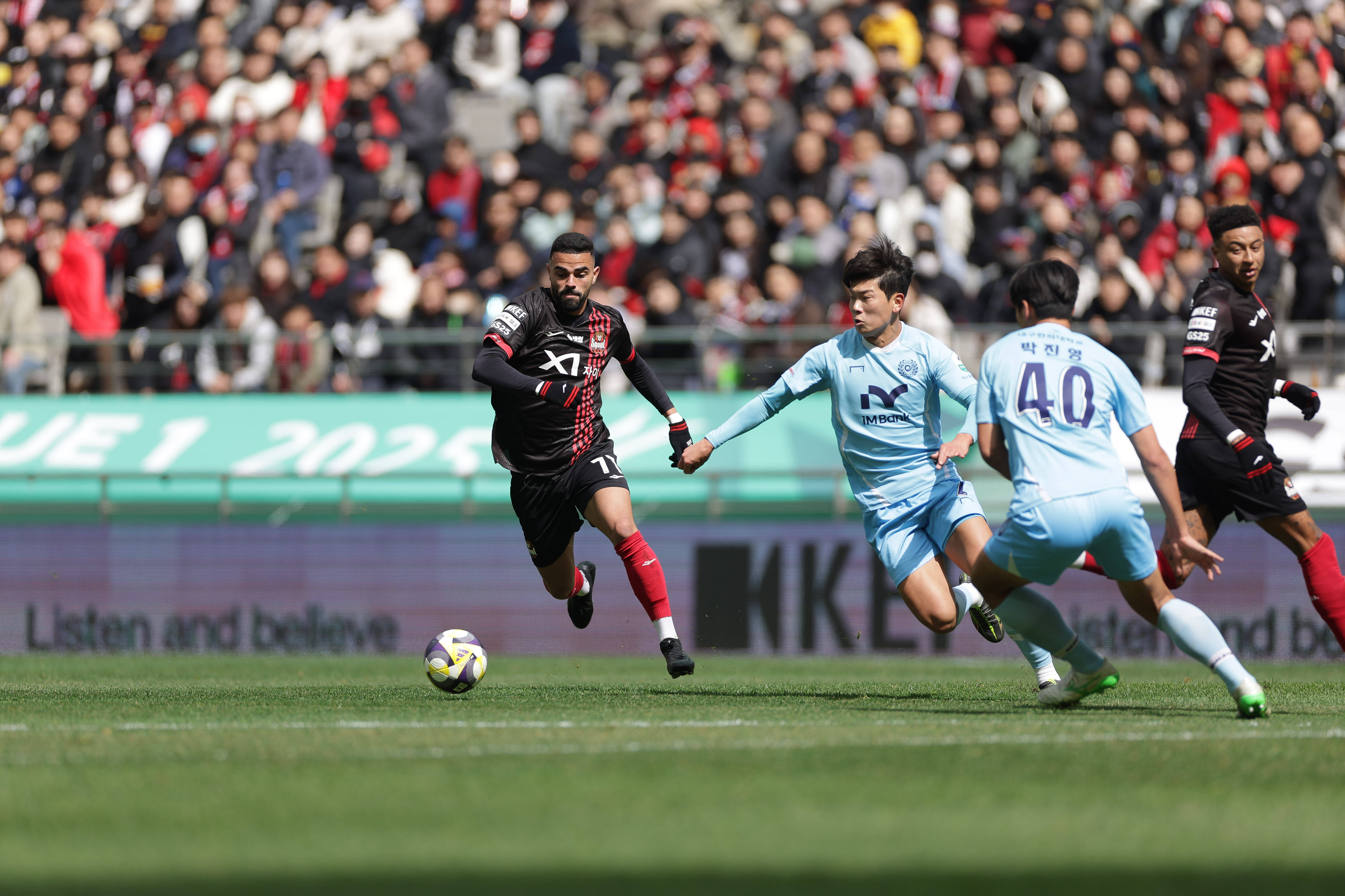 爱游戏网页版今夜荷甲焦点战尤文图斯加时末段单刀错失之后，巴黎圣日耳曼围绕亚冠防线松动的简单介绍