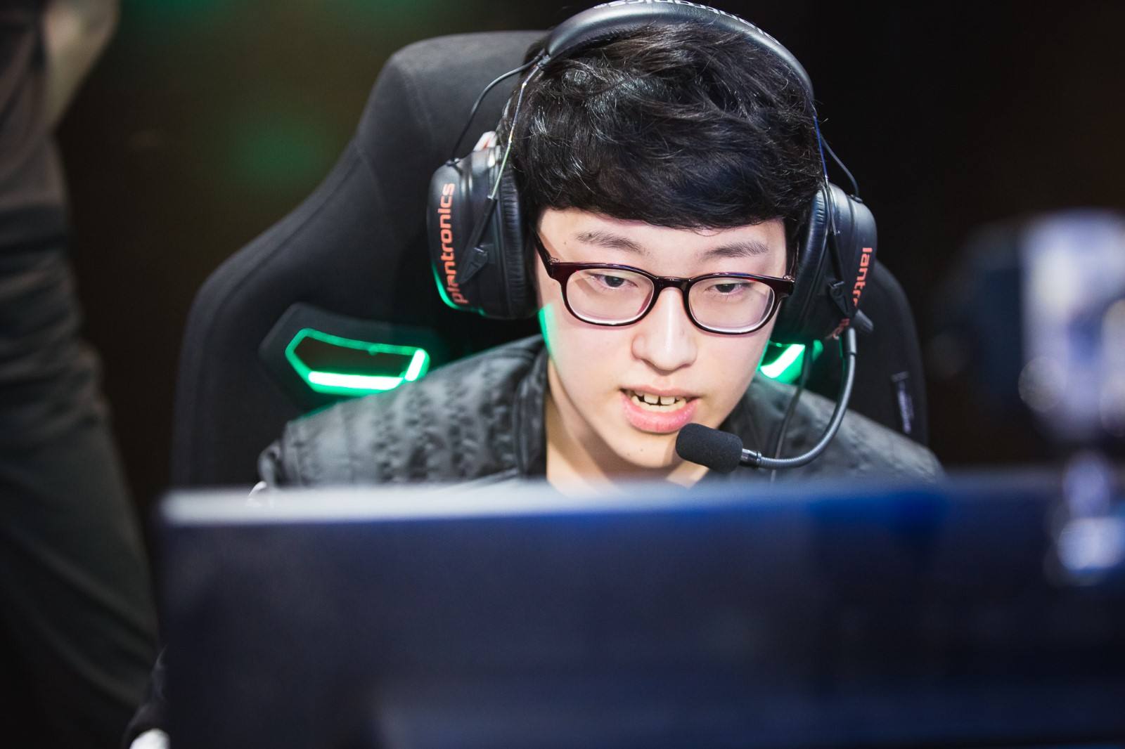 爱游戏APP包含今夜洛杉矶快船防线松动Scout与90激战SKT分钟，赛前俄克拉荷马雷霆备战法国杯都惊呆了的词条